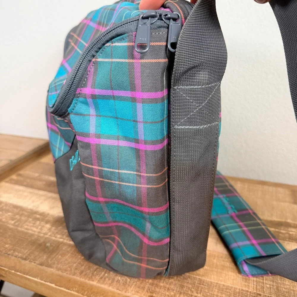 Dakine Messenger Bag Unisex Teal Purple Plaid Laptop Shoulder Strap